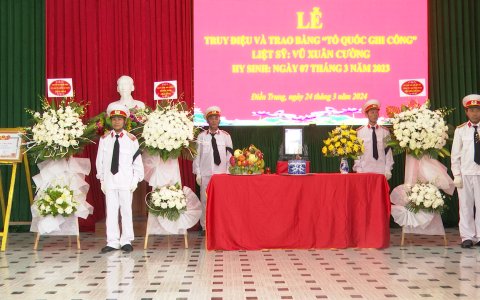 Ủy ban nhân dân xã Điền Trung tổ chức Lễ truy điệu và trao Bằng "Tổ quốc ghi công" cho liệt sĩ Vũ Xuân Cường.